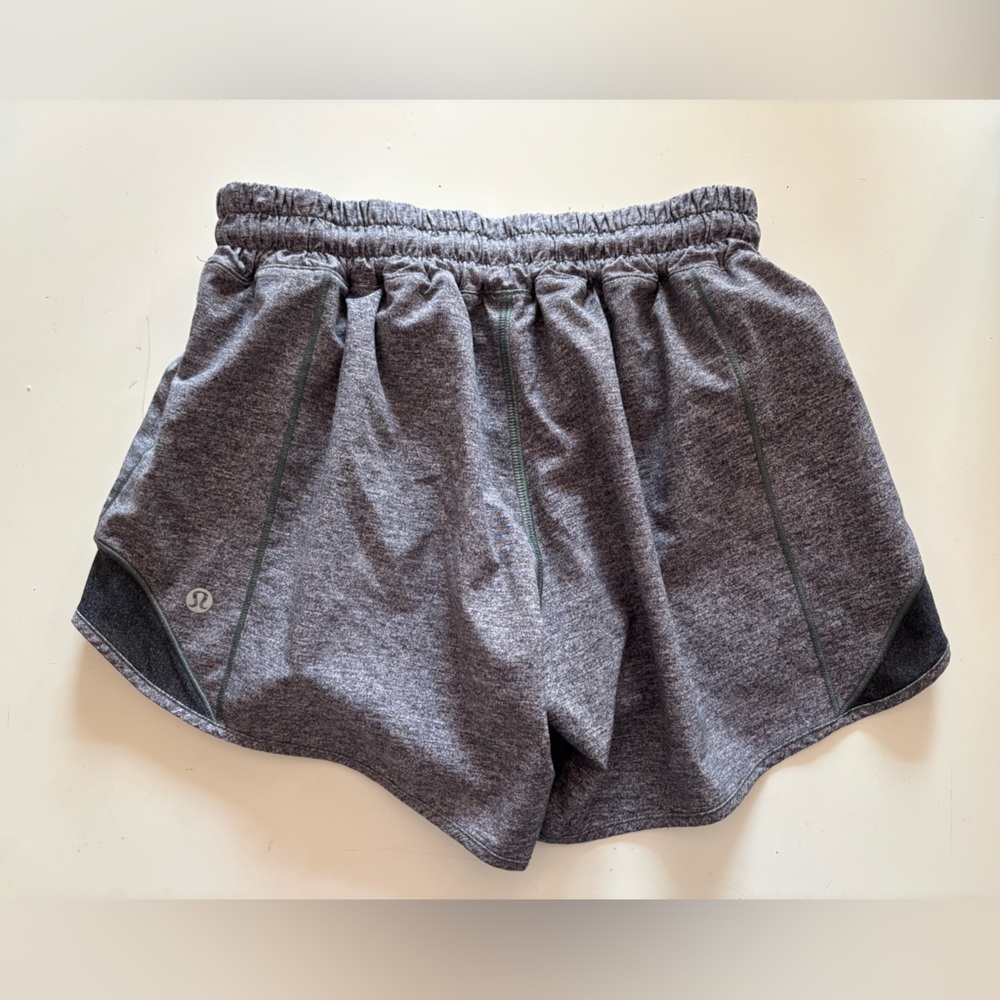 Lululemon hottie hot low rise line shorts 2.5”